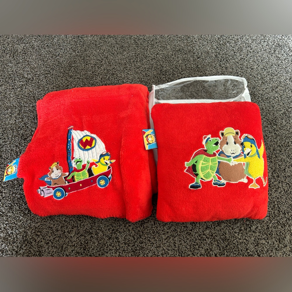 2008 Wonder Pets fleece blanket and pillow